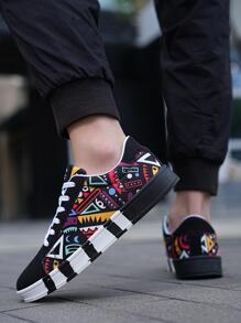 Men Geometric Pattern Lace-up Front Skate Shoes, Sporty Outdoor Sneakers - Black - View 8