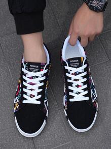 Men Geometric Pattern Lace-up Front Skate Shoes, Sporty Outdoor Sneakers - Black - View 4
