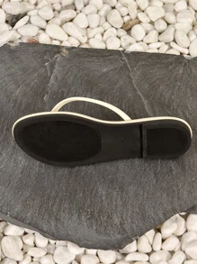 Sandalias planas minimalistas de unicolor con punta abierta y sin cordones para mujeres, sandalias de verano casuales y antideslizantes para el hogar, color beige - Beis - Ver 8