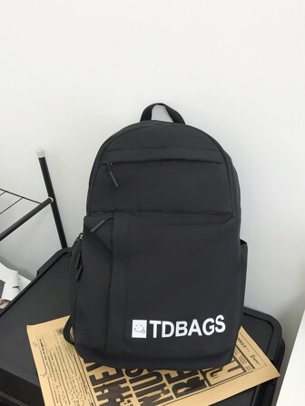 Svart Ryggsäck Med Flerfärgat Bokstavstryck Och Flera Fickor