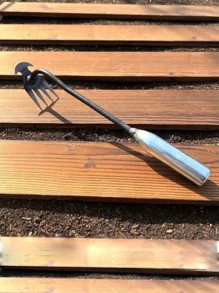 1 dụng cụ làm vườn kéo cỏ bằng sắt - Bạc - Xem 1