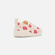 Balabala 夏季女童草莓印花帆布鞋春秋季儿童透气网眼一脚蹬平底鞋低帮学生鞋 - 紅白色 - 查看 4