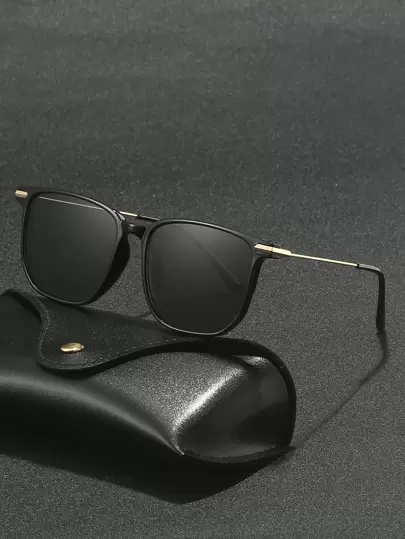 男士时尚窄框长方形眼镜，沙滩配饰，打造街头风造型，搭配毛衣、夹克、卫衣、连帽衫、皮裤和工装裤，适合夏季海滩度假、户外活动和旅行。