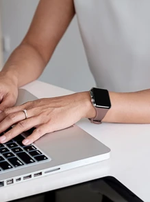 纤薄优雅时尚舒适 Apple Watch 表带，兼容 Apple Watch 49 毫米 38 毫米 40 毫米 45 毫米 44 毫米 42 毫米 41 毫米，兼容 Apple Watch SE 和 Ultra 系列 S10/9/8/7/6/5/4/3/2/1，男女皆宜 - 查看 2