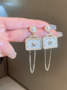 1對時尚誇張的包包設計女款耳環,帶有人造珍珠掉落鏈和流蘇搖擺飾品 - 金色 - 查看 2