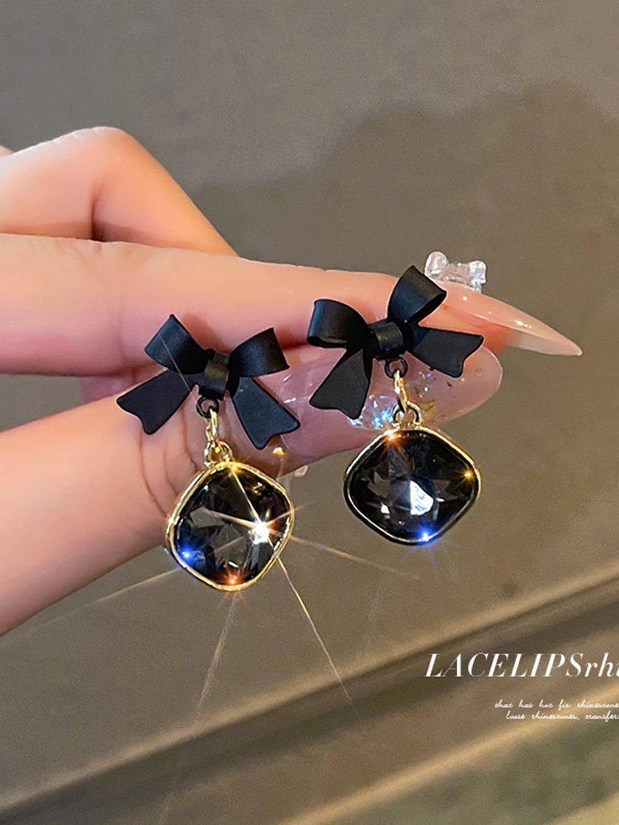 1對銅合金神秘黑色蝴蝶結耳釘適合女士 - 黑色 - 查看 1