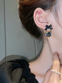 1對銅合金神秘黑色蝴蝶結耳釘適合女士 - 黑色 - 查看 3