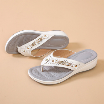 New Arrival Women's Casual Slipper With Thick Sole And Rhinestone Decoration