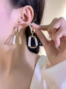 2023新品到貨長款和靈活幾何懸垂耳環鍍耳朵首飾類,高端和別緻 - 白色 - 查看 2