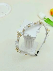 这款黄色仿水晶头饰采用独特的鱼线包裹水钻设计，是一款时尚闪亮的发饰，适合日常佩戴、节日礼物、婚礼派对等。它可以为您的发型增添百搭的季节性风格装饰。 - 白色 - 查看 7