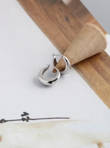 925銀幸運草設計耳環 2入 , 簡單優雅,防過敏,帶有月亮細節,母親節禮物的絕佳選擇