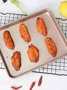 1 件不粘烤盘、适合烘烤鸡翅、海鲜、鱼和饼干的矩形浅烤盘、金色深烤盘、金色方形蛋糕模具、碳钢饼干和蛋糕模具、蛋糕烤盘、烤箱友好型烘焙/烤制/砂锅菜盘、适用于各种烤箱烘焙食品的多功能矩形烤盘