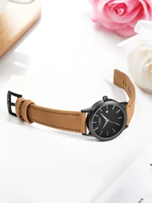 1 件 TOMI 复古铆钉表盘日历皮革表带手表，简约紧凑的设计，适合年轻学生