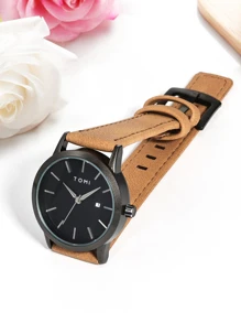 1 件 TOMI 复古铆钉表盘日历皮革表带手表，简约紧凑的设计，适合年轻学生