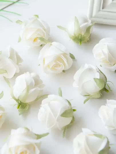 10/30PCS Artificial Rose Head And Bud Wedding Decoration Bride Wrist Flower Hand Holding Flower Head Flower Material DIY Valentine's Day Gift Wedding Candy Box Cake Birthday Party Decoration Material Corolla Material Home Valentine's Day Gift New Year Decoration Material