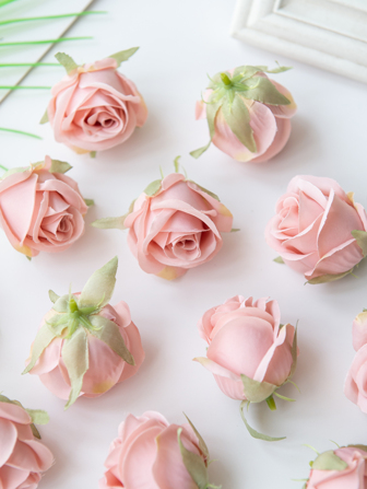 10/30 pièces Tête de rose artificielle et bourgeon. Décoration de mariage, fleurs de poignet de mariée, matériel de fleurs à tenir à la main. Matériel de fleurs DIY, cadeau pour la Saint Valentin, boîte à bonbons de mariage, décoration de gâteau d'anniversaire. Matériel de corolle, cadeau de la Saint Valentin, matériel de décoration du Nouvel An