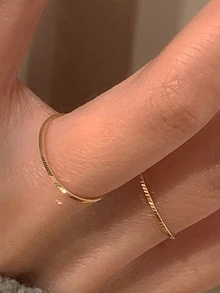 Nhẫn có rãnh chéo siêu mỏng bằng bạc S925 thời trang với đá khối Zirconia, thích hợp cho trang phục hàng ngày của phụ nữ - Vàng - Xem 4