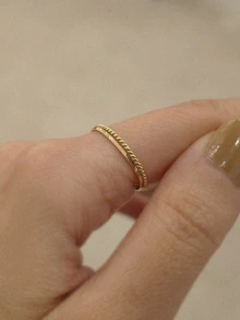 Nhẫn có rãnh chéo siêu mỏng bằng bạc S925 thời trang với đá khối Zirconia, thích hợp cho trang phục hàng ngày của phụ nữ - Vàng - Xem 2