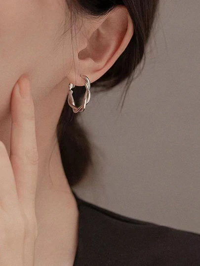 1對時尚銀幾何扭結圓耳環