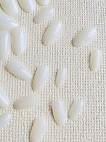 24pcs Almond Shaped False Nails With Jelly Gel And Nail File, Gradual Milky White To White Color Artificial Nails, Simple Mid-Length Oval Design Reusable Nails For Women, Girls, And Students. 1pc Jelly Gel And 1pc Nail File(Random Color) Included. Suitable For Medium Length Nails. Perfect For Daily Wear, Holiday Outfit, Beach Party, And Salon Wedding. - Multicolor - View 4