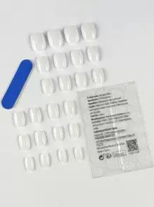 Sii glamoroso con un kit di 24 pezzi di unghie finte con copertura totale, semplici, quadrate, soffici, con colore solido bianco chiaro - Includono unghie premontate e forniture per le unghie - Bianco - Visualizzare 2