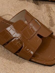 彈簧和夏日優雅和時尚棕色經典百搭露趾平底編織系列鱷魚紋拖鞋和涼鞋適合女士 - 棕色 - 查看 4