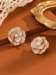 Hoa tai đính hoa và ngọc trai giả - Màu be - Xem 4