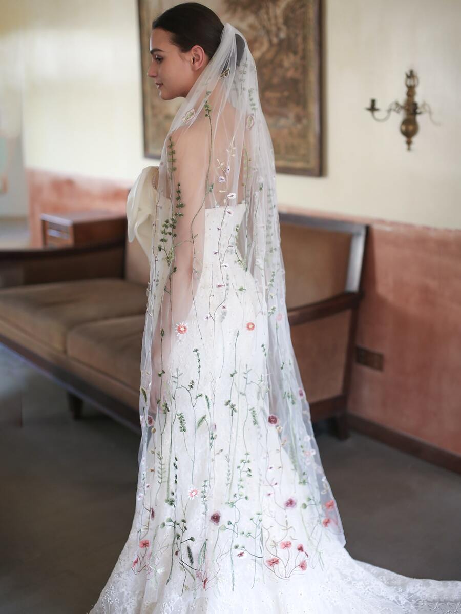 1 件花卉刺绣叶子和蝴蝶新娘长头纱，乡村风格女士秋装 - 彩色 - 查看 1