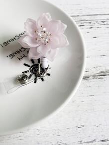 Pinza de cocodrilo 27 pulgada retractable pétalo flor distintivo con para enfermeras , médico , oficina - Rosa Pálido - Ver 3