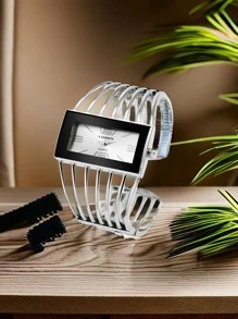 Reloj de pulsera de mujer de cuarzo con diseño hueco y brazalete de moda