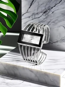 Reloj de pulsera de mujer de cuarzo con diseño hueco y brazalete de moda
