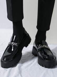 Mocasines brillante para hombre, nuevos para el otoño/invierno 2024, con estilo británico de moda, suela gruesa y altura aumentada