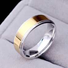 1入組時尚鈦鋼水潤光澤戒指適合男士日常裝飾 - 金色 - 查看 3