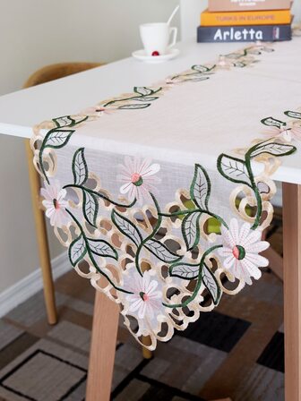 1入組白色鏤空刺繡桌子旗