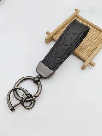 1pc Car Keychain Fashion Embossed Leather Key Hook For Business Men And Women