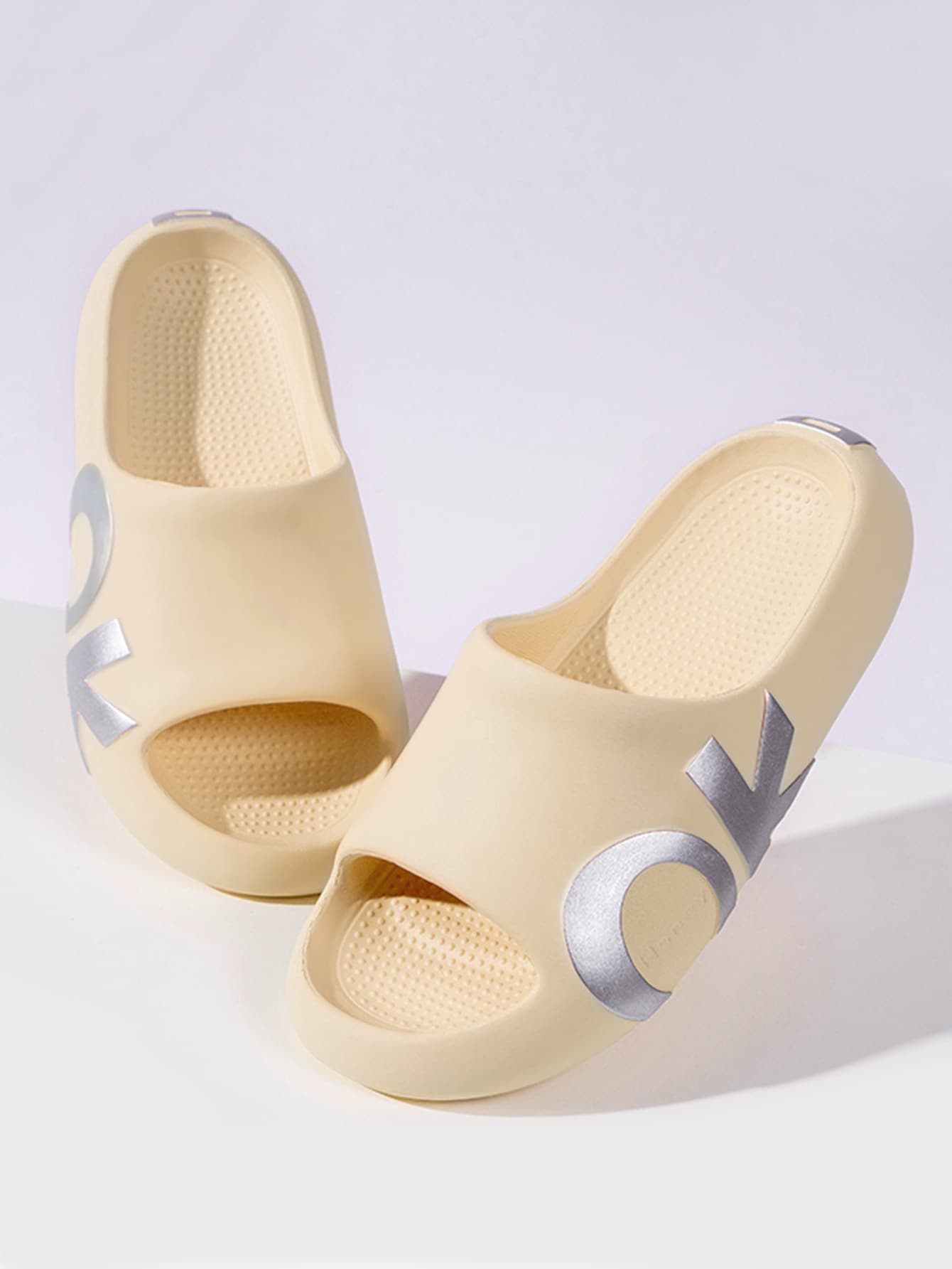 Dép thời trang dành cho nữ, Đồ họa chữ cái hai tông màu Dép đi trong nhà EVA