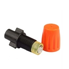 1入組5頭草坪灑水器，帶自動冷卻水噴灑功能