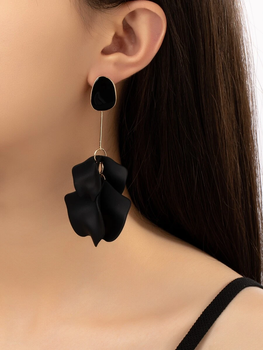 1 đôi bông tai hình cánh hoa tráng men - màu đen - Xem 1