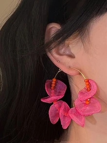 1對幾何設計粉色織物花瓣和玻璃串珠細節耳夾耳環 - 粉色 - 查看 2