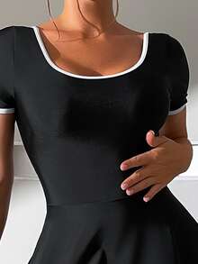 黑色无袖露背性感连体泳衣，适合运动和瘦身