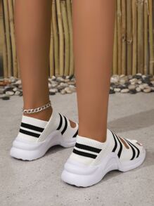 Damskie letnie sandały sportowe, nowe płaskie buty z klinem na platformie, lekkie, retro styl, gruba podeszwa, codzienne trampki podróżne