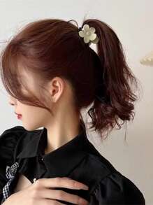 4pcs White Flower Mini Hair Claw Clips - White - View 4