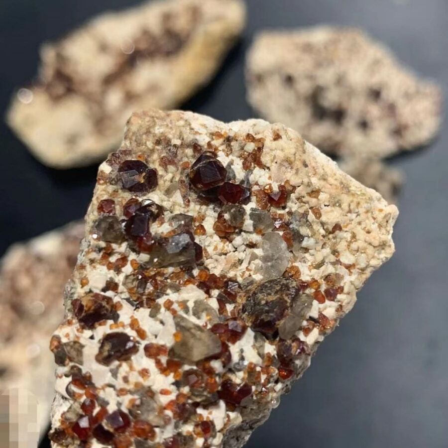granate mineral cristal enseñando - Granate - Ver 1