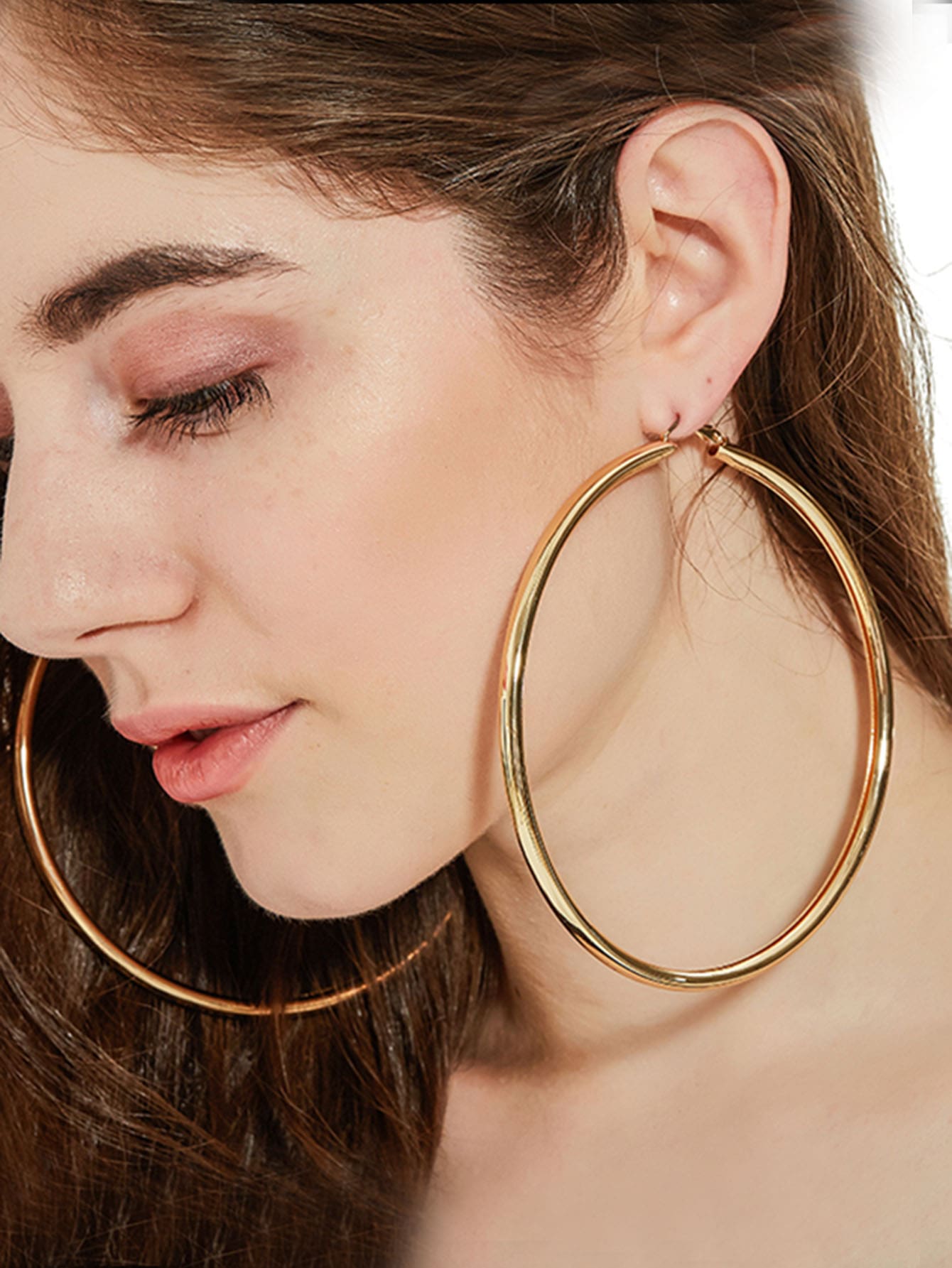 1對朋克風格中空金屬大圓環耳環,適合女性日常穿著、派對、夜店等場合 - 金色 - 查看 1