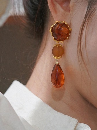 釘珠和水滴形耳墜