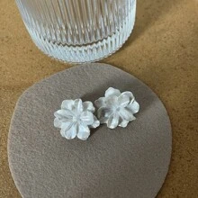 1對白色樹脂甜美風和時髦設計夾式耳環 - 彩色 - 查看 6