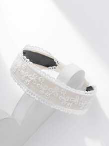 1pc French White Floral Lace Headband, Non-Slip Teeth Design, Gentle Girl Hairband For Washing Face & Commuting, Versatile - White - View 2