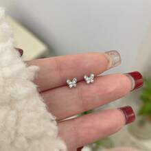 1 par Pendientes micro incrustado con diamante de imitación plata con diseño de mariposa , adecuado para uso diario con festivo regalo