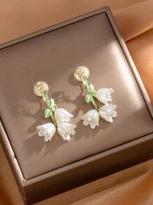 1 对白色仿珍珠、花朵和蚊香形夹式耳环，适合无耳洞的女士，时尚优雅的耳饰，非常适合日常佩戴，也适合作为春季或夏季的礼物。情人节 - 白色 - 查看 1