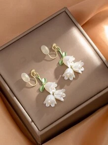 1 对白色仿珍珠、花朵和蚊香形夹式耳环，适合无耳洞的女士，时尚优雅的耳饰，非常适合日常佩戴，也适合作为春季或夏季的礼物。情人节 - 白色 - 查看 3